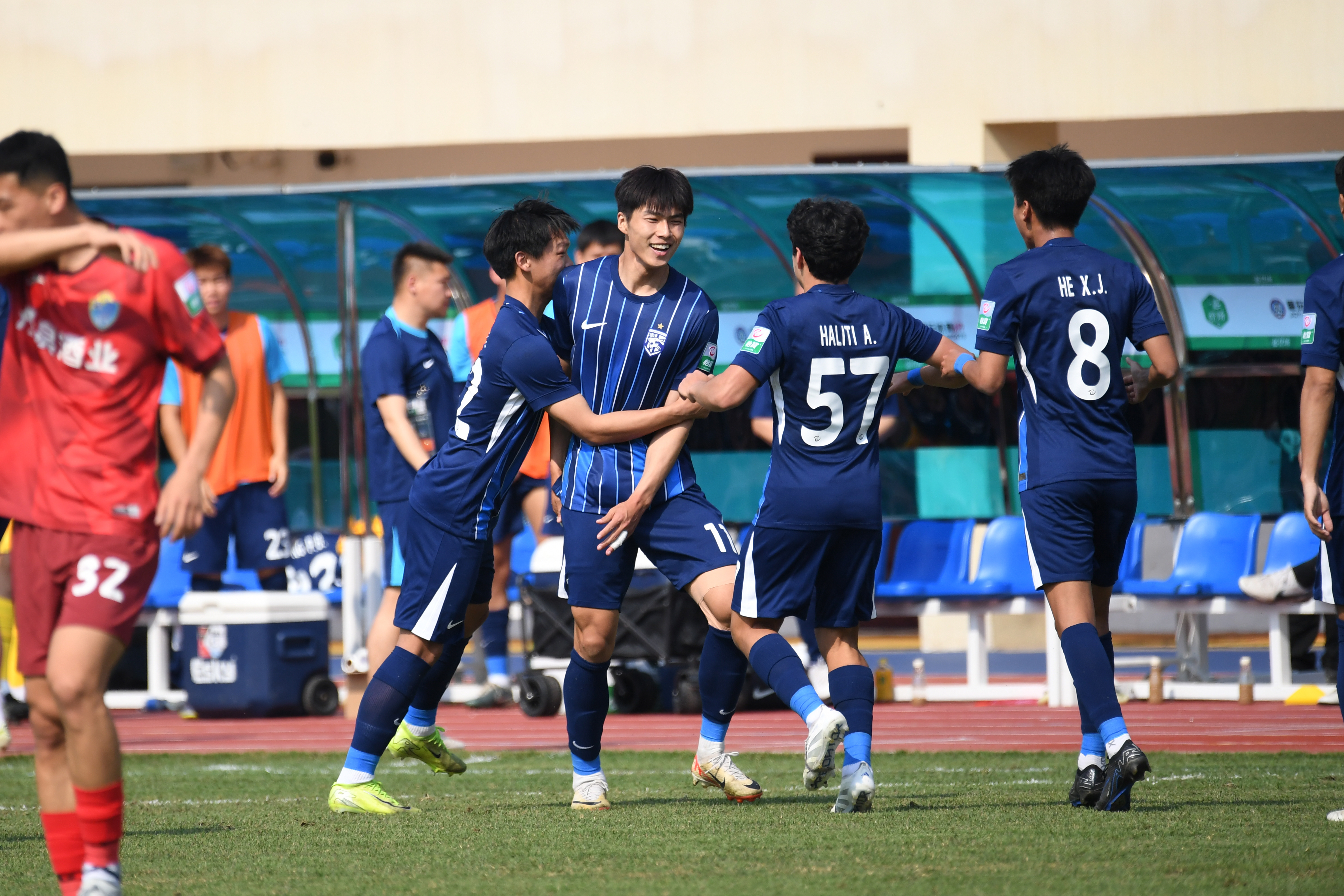 详细阅读:咪咕网站 -武汉三镇训练开放日;清晨绝杀压哨引欢呼;CBA季后赛在即;更衣室氛围转暖的简单介绍 咪咕网站 -武汉三镇训练开放日;清晨绝杀压哨引欢呼;CBA季后赛在即;更衣室氛围转暖的简单介绍